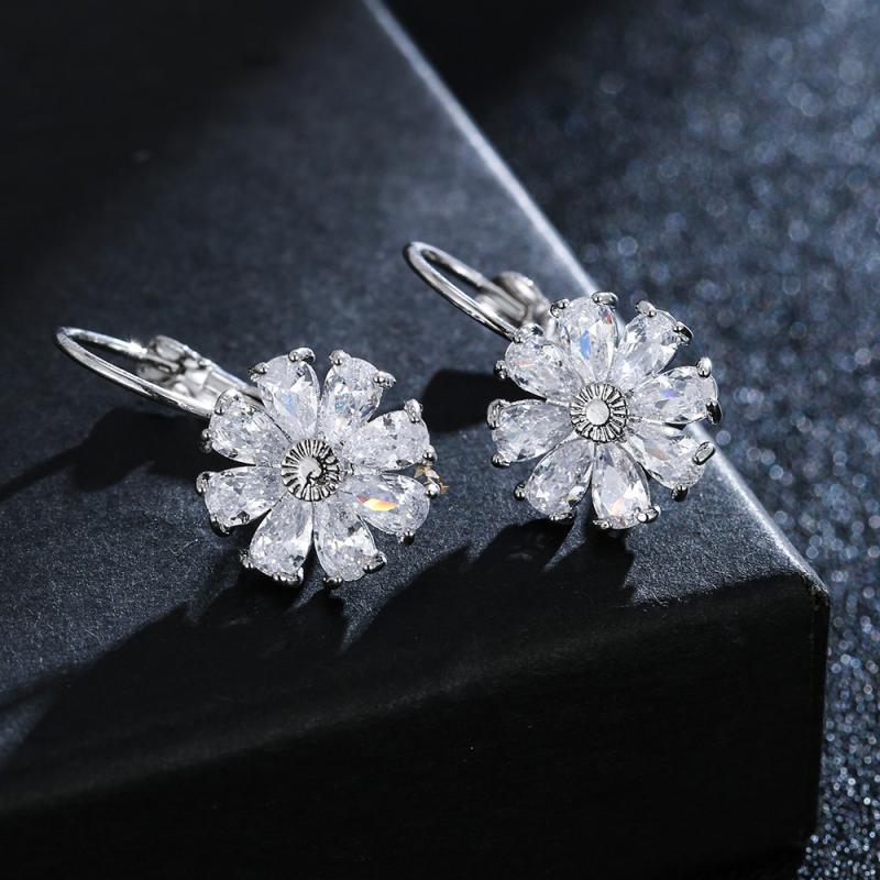 18K White Gold Flower Diamond Earrings  |  Womens Earrings Earrings CLEAR